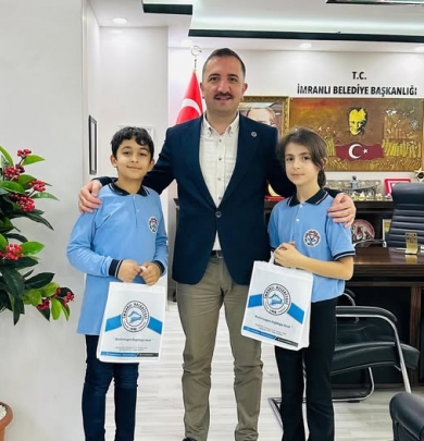 Asım Özden Yatılı Bölge Ortaokulu 6/B Sınıfı Öğrencileri Eymen Demirer’e ve Ada Nehir İyidoğan’a ziyaretleri ve sorumluluk bilinciyle yürüttükleri proje çalışmaları için teşekkür ediyorum.