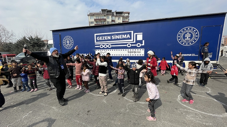 Çocuklar Müjde  Gezici Sinema Tırı İmranlı’ya Geliyor !