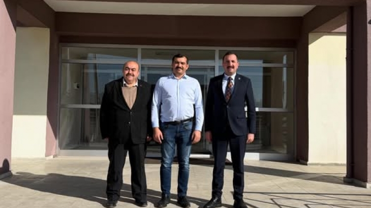 Karayolları 162. Şube Şefliğine atanan Ayhan Aksak’a hayırlı olsun ziyaretinde bulunduk.  Kıymetli Şefimize misafirperverliği için teşekkür ediyorum.