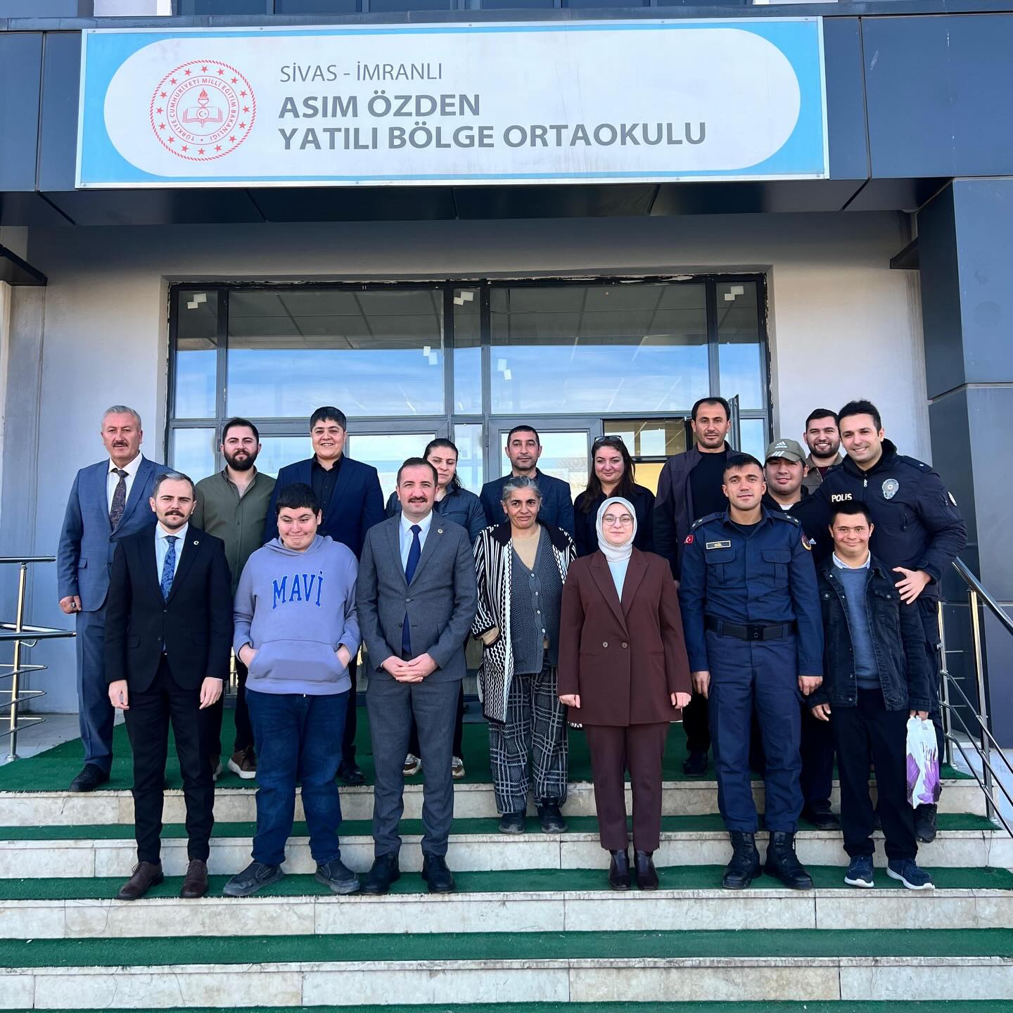 Kıymetli Kaymakamımız Fatma Bayalan ve ilçe protokolümüz ile birlikte Asım Özden Yatılı Bölge Ortaokulu tarafından 3 Aralık Dünya Engelliler Günü münasebetiyle düzenlenen etkinliğe katıldık.