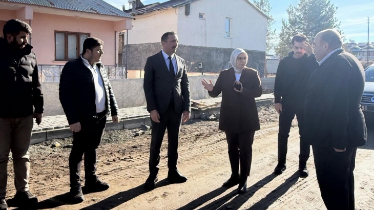 Kıymetli Kaymakamımız Fatma Bayalan ve birim müdürlerimiz ile birlikte; Hamditabat Caddesi ile D200 Karayolu’nu birbirine bağlayan Albayrak Caddesi’nde başlattığımız asfalt ve kaldırım çalışmalarını inceledik.